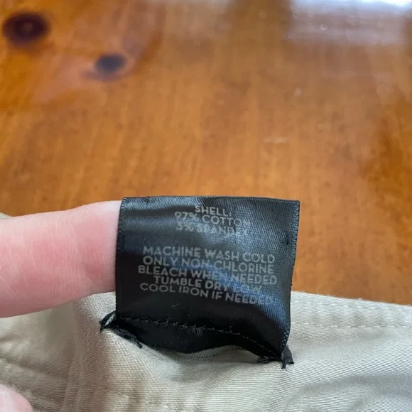 NWOT Ann Taylor tan 97% cotton/spandex shorts. Size 10. Shorts zipper on side. - Picture 6 of 8